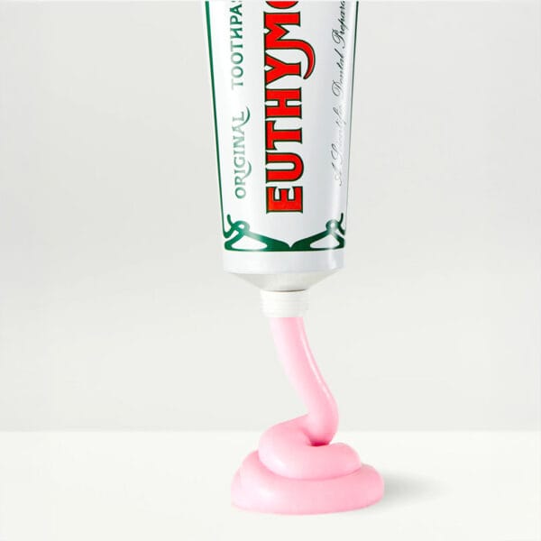 Dentifrice Euthymol Original - Soin buccal sans fluor avec un goût unique et une couleur rose. Produit Image dentifrice rose
