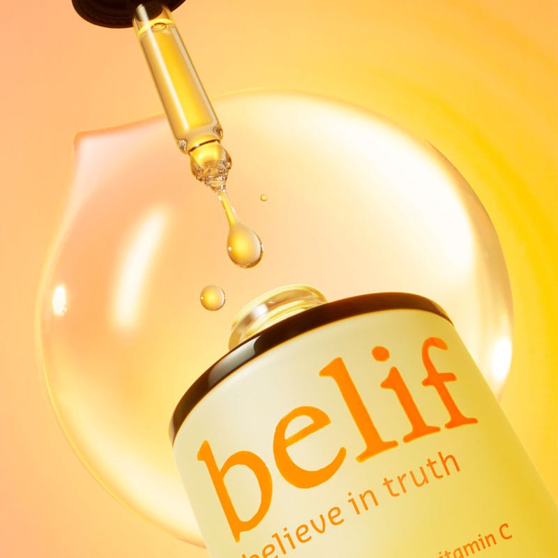 belif Brightening Serum 30ml – Vitamin C & Niacinamid Serum für strahlende, ebenmäßige Haut. Produktfoto Pipette mit Drop.